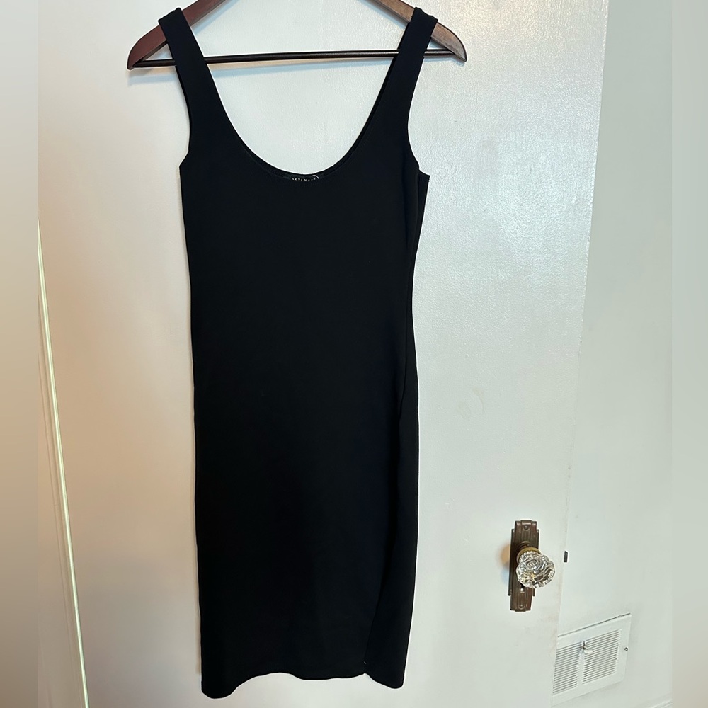 Black bodycon dress